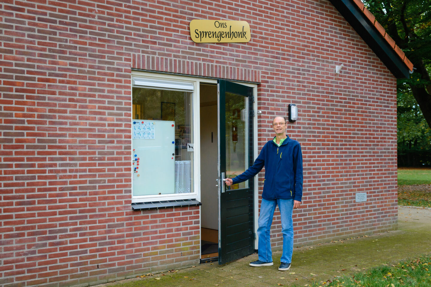 Ook Willem van Sluijs, beheerder van het Sprengenhonk, was nauw betrokken bij de uitbouwwerkzaamheden.